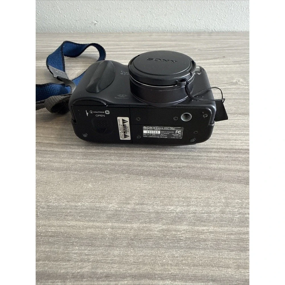 Sony Cyber-shot DSC-S85 Digital Camera 4.1MP Black Tested Works Needs Battery